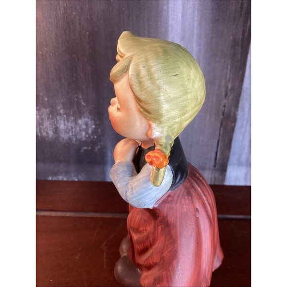 Napcoware Boy and girl kissing Figurine No. C-8502 - Picture 8 of 15